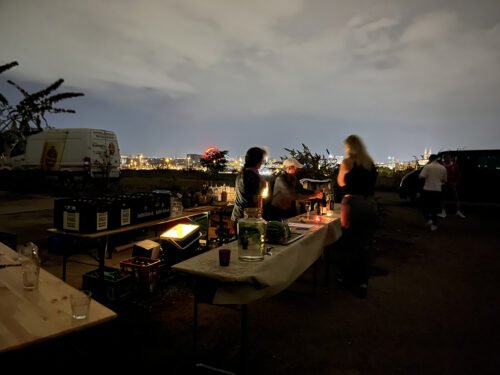 Panoramabar auf dem Kalkberg und Ausblick bei Nacht